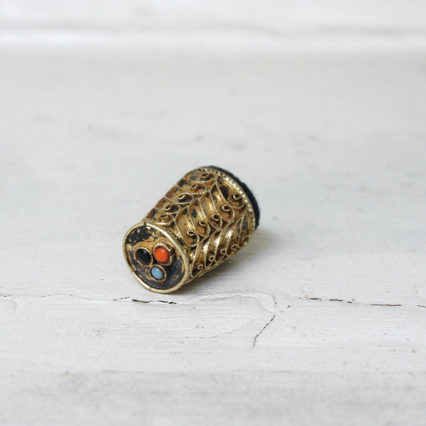 VINTAGE THIMBLE PINCUSHIONS