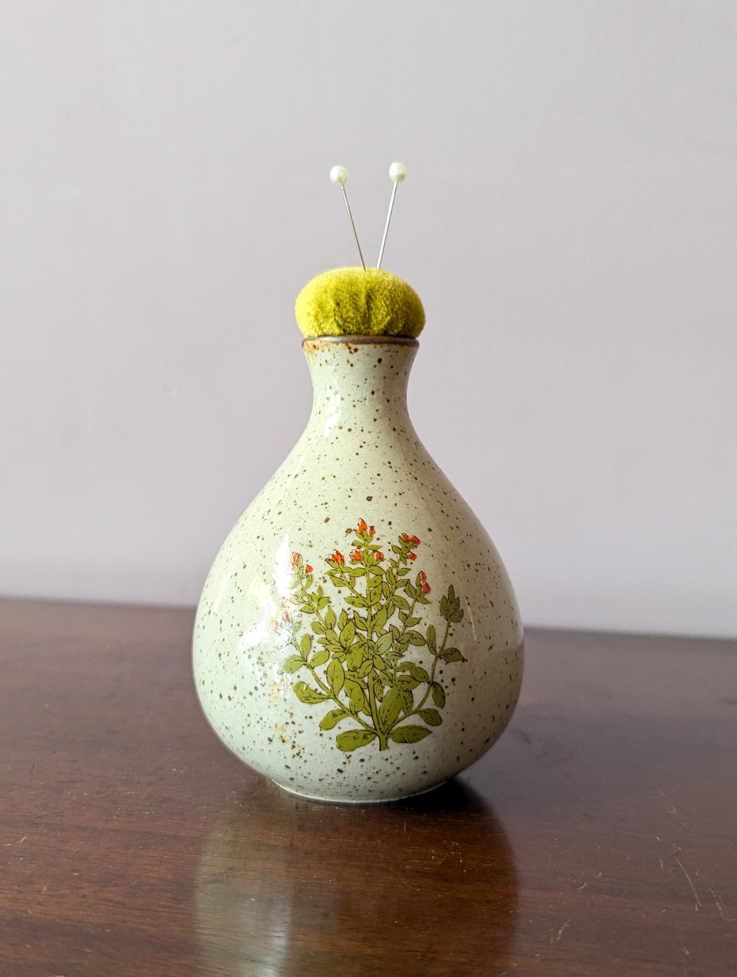 VINTAGE FLORAL VASE PINCUSHION