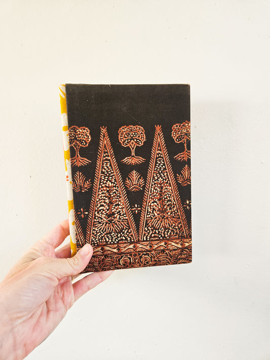 BLACK AND RED VINTAGE JOURNAL